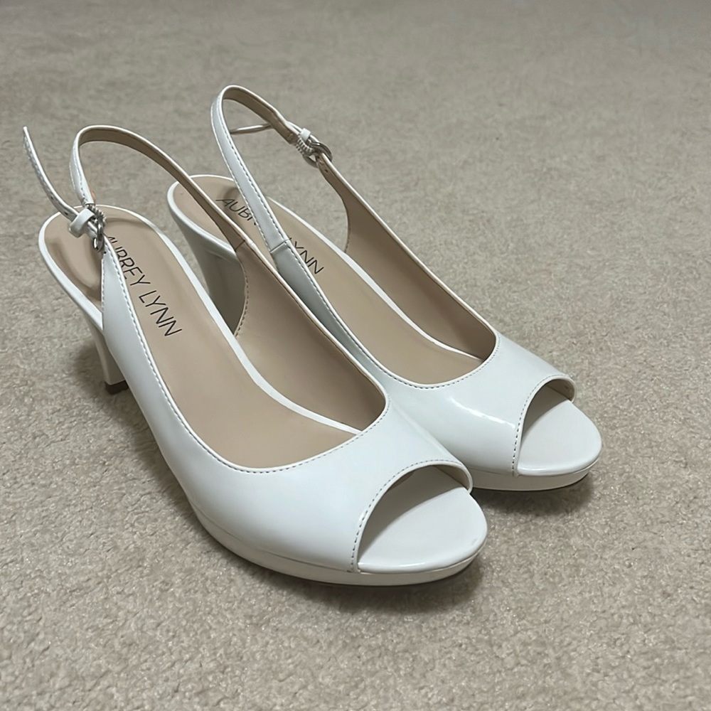 Aubrey Lynn White Patent Pump with open toe, size 8